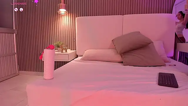 juliie star online show from 03/18/26, 02:26