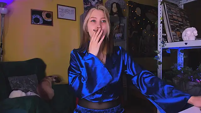 Nicole matt online show from 11/06/25, 03:40