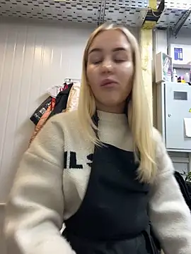 Snapshot of CandyVice chatting on 10/09/25, 05:11 CandyVice online show from 10/09/25, 05:11