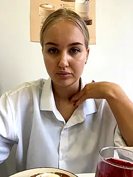 Snapshot of CandyVice chatting on 11/04/25, 01:10 CandyVice online show from 11/04/25, 01:10