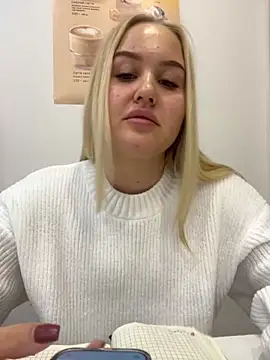 Snapshot of CandyVice chatting on 11/21/25, 05:11 CandyVice online show from 11/21/25, 05:11