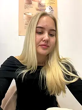 Snapshot of CandyVice chatting on 12/13/25, 07:53 CandyVice online show from 12/13/25, 07:53