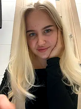 Snapshot of CandyVice chatting on 12/14/25, 05:07 CandyVice online show from 12/14/25, 05:07