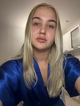 Snapshot of CandyVice chatting on 12/17/25, 06:14 CandyVice online show from 12/17/25, 06:14