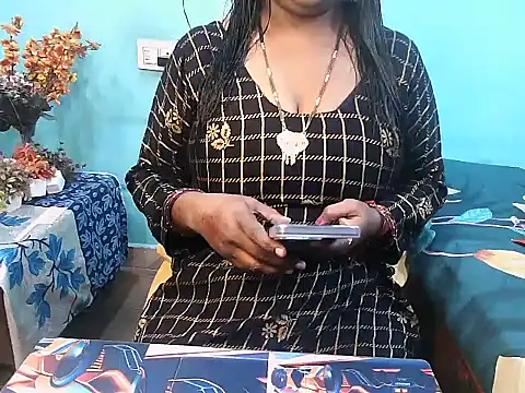 Snapshot of PREETI_BABY chatting on 10/24/25, 05:04 PREETI BABY online show from 10/24/25, 05:04