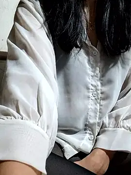 Snapshot of Maria2299 chatting on 02/19/26, 10:39 Maria2299 online show from 02/19/26, 10:39