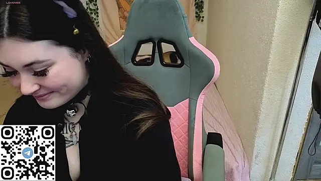 Snapshot of mirana_blade chatting on 10/28/25, 10:52 mirana blade online show from 10/28/25, 10:52