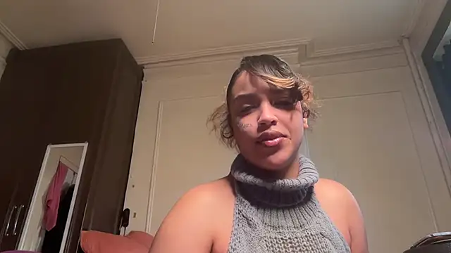 Snapshot of AlyCakes212 chatting on 11/07/25, 04:29 AlyCakes212 online show from 11/07/25, 04:29