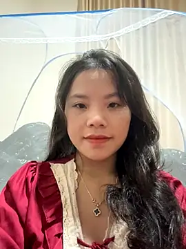 Snapshot of Bella_7777 chatting on 10/13/25, 03:45 Bella 7777 online show from 10/13/25, 03:45