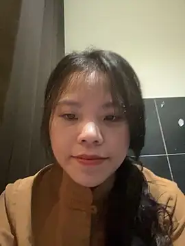 Snapshot of Bella_7777 chatting on 10/14/25, 08:15 Bella 7777 online show from 10/14/25, 08:15