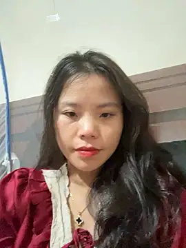 Snapshot of Bella_7777 chatting on 10/23/25, 03:33 Bella 7777 online show from 10/23/25, 03:33