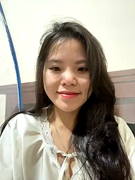 Snapshot of Bella_7777 chatting on 10/26/25, 04:02 Bella 7777 online show from 10/26/25, 04:02