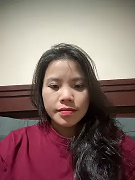 Snapshot of Bella_7777 chatting on 12/15/25, 04:00 Bella 7777 online show from 12/15/25, 04:00