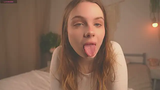 Snapshot of Lu__Lane chatting on 09/23/25, 07:55 Lu Lane online show from 09/23/25, 07:55