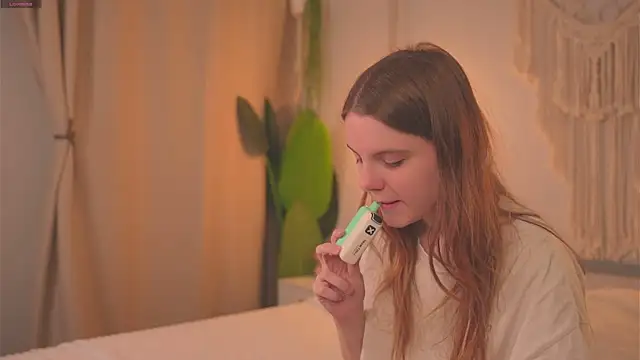 Snapshot of Lu__Lane chatting on 10/15/25, 08:36 Lu Lane online show from 10/15/25, 08:36