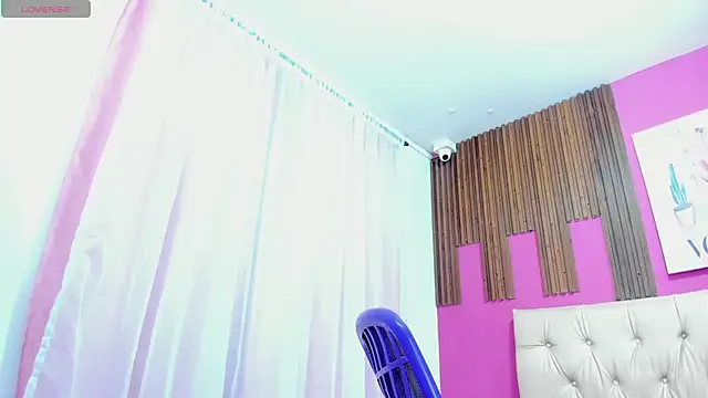 Lucia Spear online show from 10/25/25, 12:45