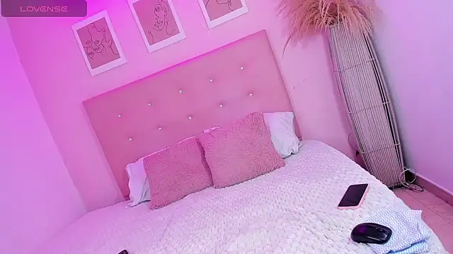 Snapshot of ANNIE_DOLCE_ chatting on 10/23/25, 09:46 ANNIE DOLCE online show from 10/23/25, 09:46