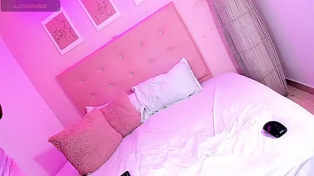 Snapshot of ANNIE_DOLCE_ chatting on 11/23/25, 12:16 ANNIE DOLCE online show from 11/23/25, 12:16