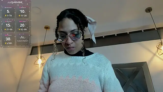 Hanna Cornee  online show from 11/11/25, 01:22