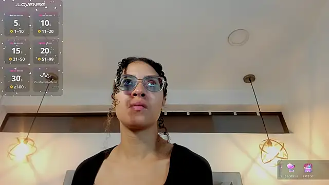 Hanna Cornee  online show from 11/20/25, 01:44