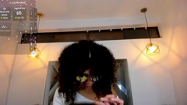 Hanna Cornee  online show from 02/03/26, 12:21