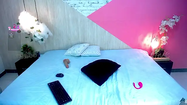 sophia brunette  online show from 01/14/26, 12:00