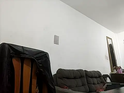 Snapshot of Kellye_hotTs chatting on 10/14/25, 03:18 Kellye hotTs online show from 10/14/25, 03:18