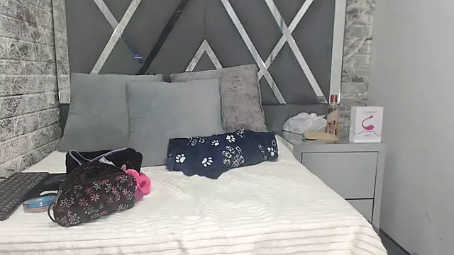 Snapshot of YanetRose chatting on 11/14/25, 03:49 YanetRose online show from 11/14/25, 03:49