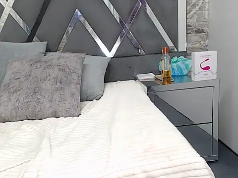 Snapshot of YanetRose chatting on 11/15/25, 03:37 YanetRose online show from 11/15/25, 03:37