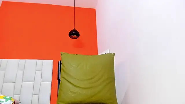 Snapshot of Roxan-hot69 chatting on 09/16/25, 07:15 Roxan-hot69 online show from 09/16/25, 07:15