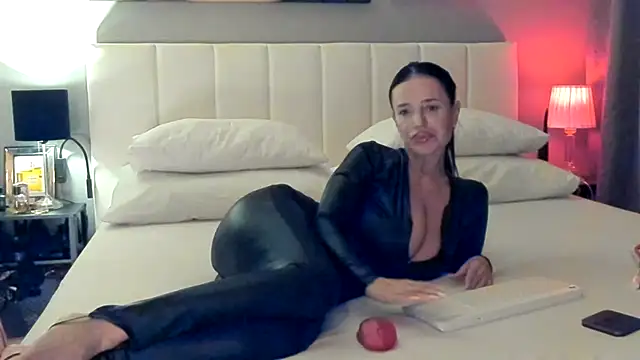 simonacavali online show from 12/21/25, 07:54