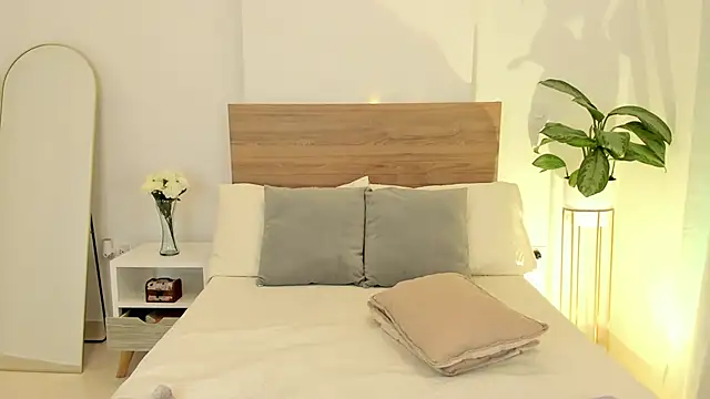 Snapshot of Lea_Joness chatting on 09/29/25, 11:42 Lea Joness online show from 09/29/25, 11:42