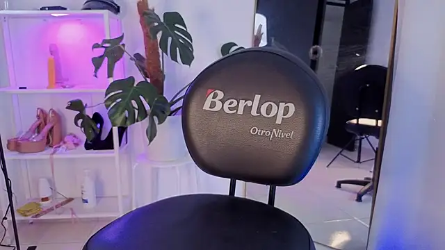 VickyGrey online show from 11/18/25, 06:45