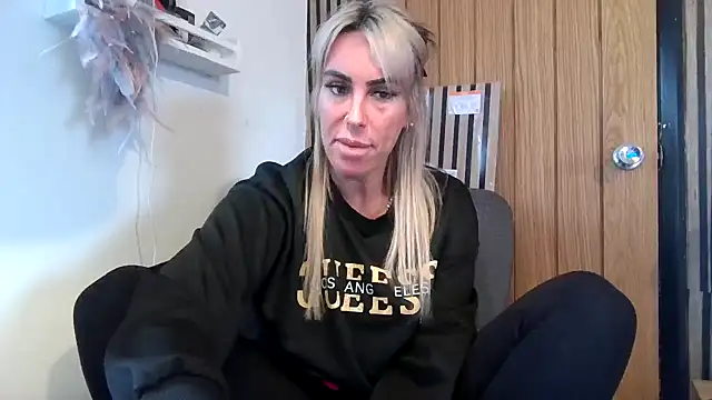 poppyinga1 online show from 03/04/26, 09:37