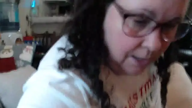 Snapshot of Juicy_Julie469 chatting on 12/23/25, 03:04 Juicy Julie469 online show from 12/23/25, 03:04