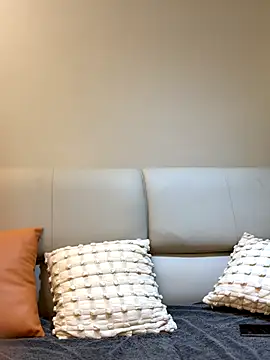 Snapshot of Lexiluv1 chatting on 12/14/25, 05:07 Lexiluv1 online show from 12/14/25, 05:07