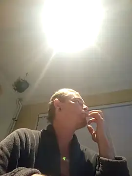 Snapshot of piercingpik chatting on 09/25/25, 09:29 piercingpik online show from 09/25/25, 09:29