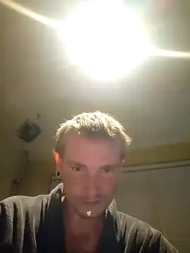 Snapshot of piercingpik chatting on 09/30/25, 07:41 piercingpik online show from 09/30/25, 07:41