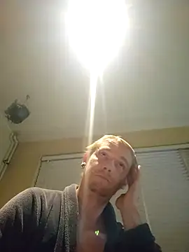 Snapshot of piercingpik chatting on 10/06/25, 07:11 piercingpik online show from 10/06/25, 07:11