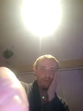 Snapshot of piercingpik chatting on 10/13/25, 06:52 piercingpik online show from 10/13/25, 06:52