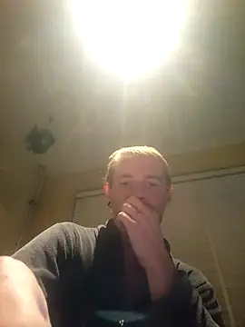 Snapshot of piercingpik chatting on 10/16/25, 08:43 piercingpik online show from 10/16/25, 08:43