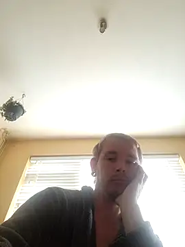 Snapshot of piercingpik chatting on 10/17/25, 08:50 piercingpik online show from 10/17/25, 08:50