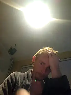 Snapshot of piercingpik chatting on 10/22/25, 08:41 piercingpik online show from 10/22/25, 08:41