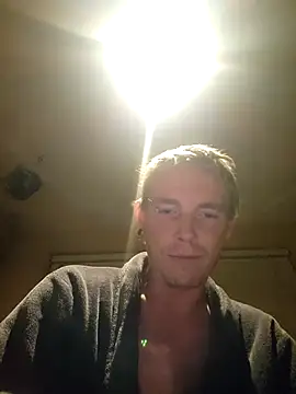 Snapshot of piercingpik chatting on 10/30/25, 11:27 piercingpik online show from 10/30/25, 11:27