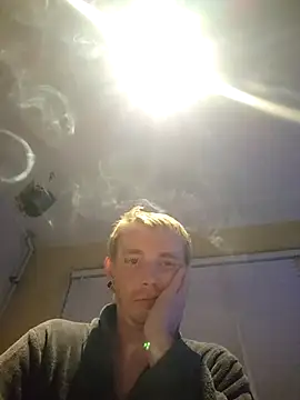 Snapshot of piercingpik chatting on 11/03/25, 09:05 piercingpik online show from 11/03/25, 09:05