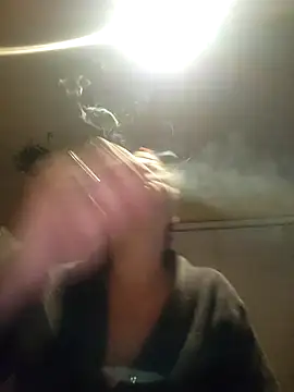 Snapshot of piercingpik chatting on 12/21/25, 10:39 piercingpik online show from 12/21/25, 10:39