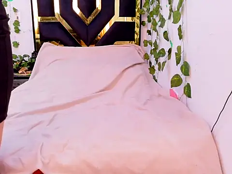 lucywhite13 online show from 10/17/25, 03:14