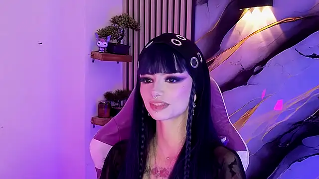 Snapshot of chloe_jacksonn chatting on 07/14/26, 10:37 chloe jacksonn online show from 07/14/26, 10:37
