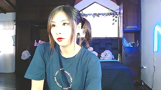 Shisuku Sophi online show from 10/12/25, 10:09