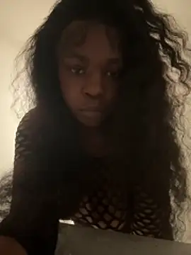 Snapshot of Freakyshiestyyy chatting on 12/19/25, 06:37 Freakyshiestyyy online show from 12/19/25, 06:37